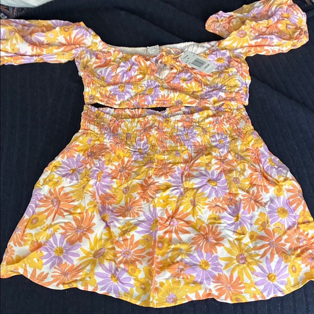 L *Space Floral Smocked Two-Piece Set - Picture 5 of 10
